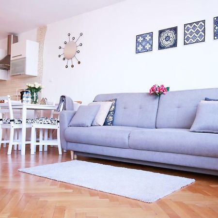 Cozy And Great Location By Cooee Apartments Varsóvia Exterior foto