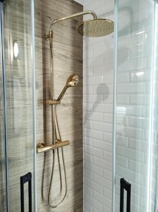 Cozy And Great Location By Cooee Apartments Varsóvia Exterior foto