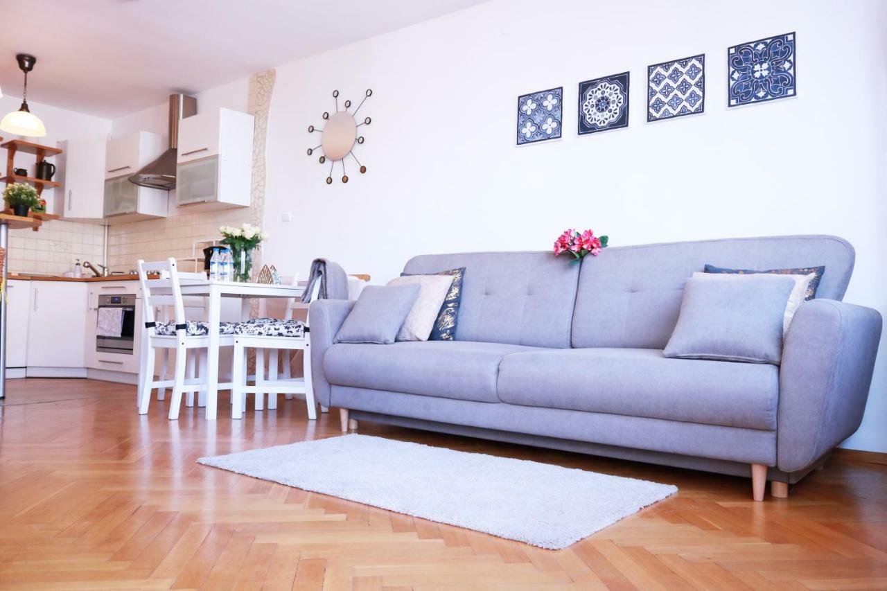 Cozy And Great Location By Cooee Apartments Varsóvia Exterior foto