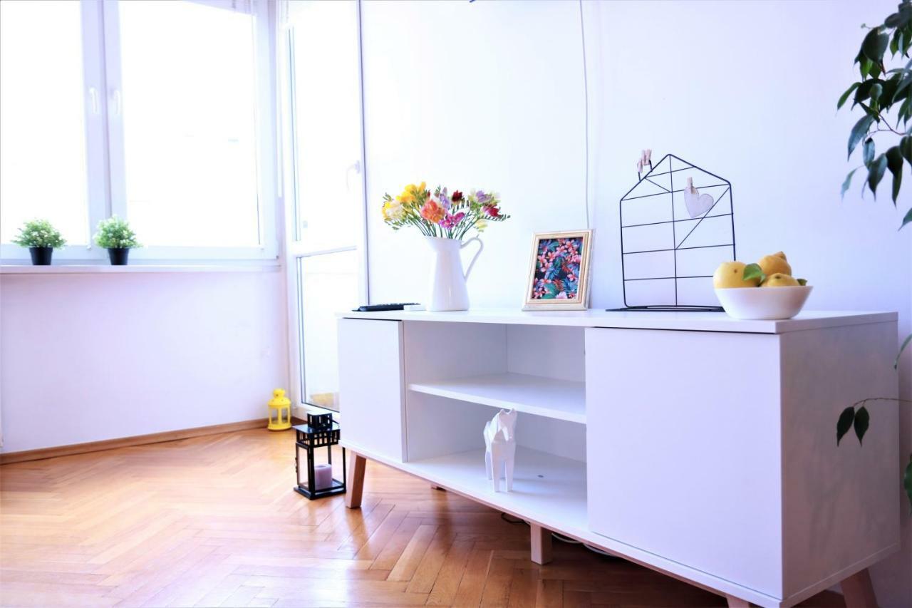 Cozy And Great Location By Cooee Apartments Varsóvia Exterior foto